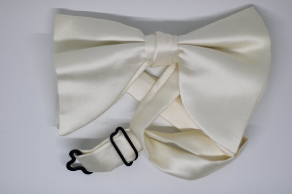 WHITE BUTTERFLY BOW TIE